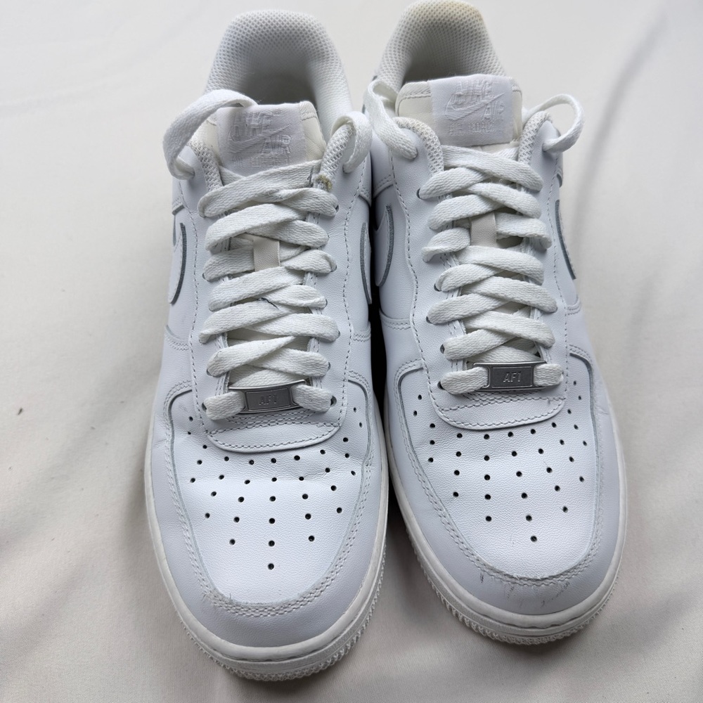 Nike Women's Air Force 1 '07 "Triple White - Picture 5 of 8